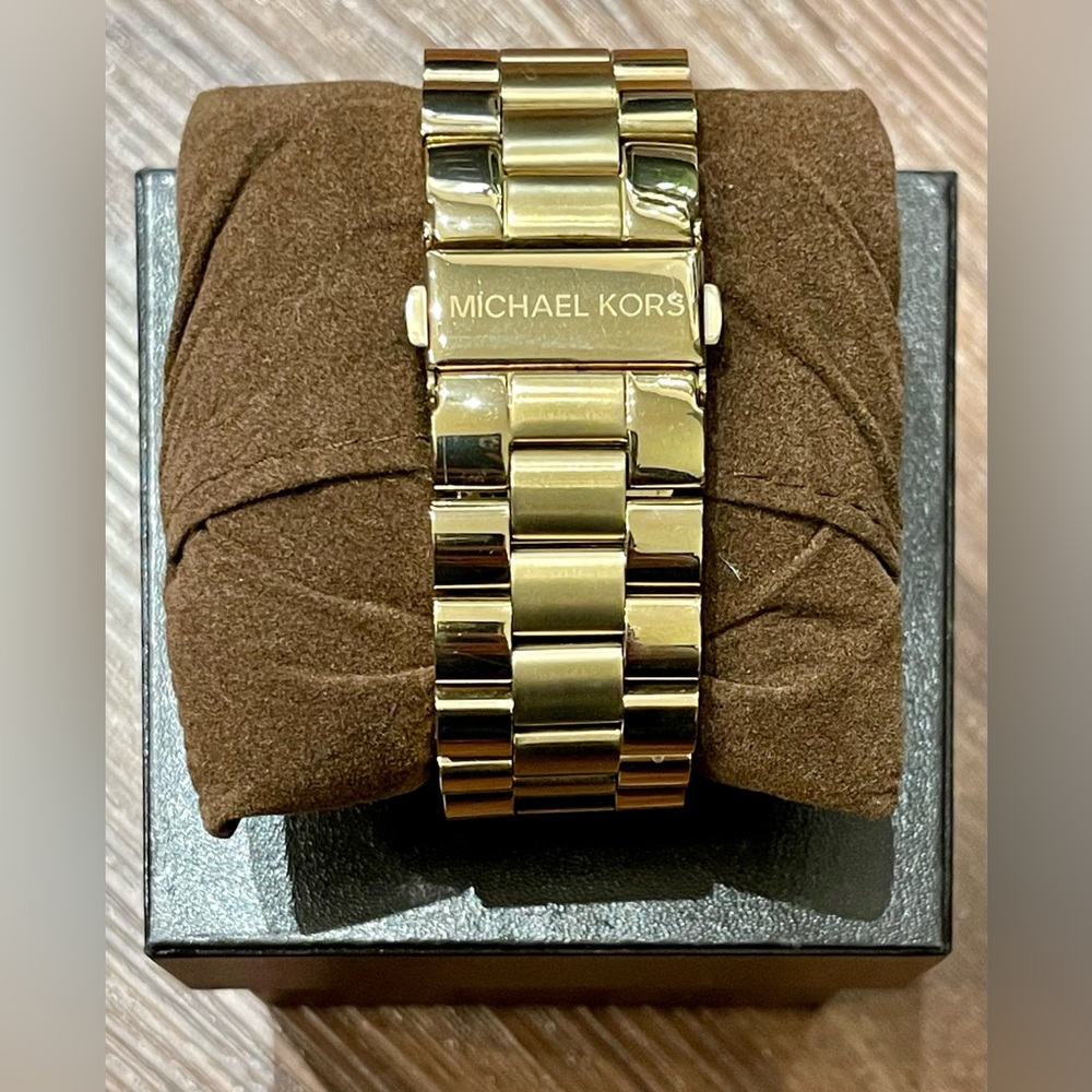 Authentic Michael Kors MK5575 Gold Stainless Steel Quartz Chronograph Wristwatch - Picture 6 of 8